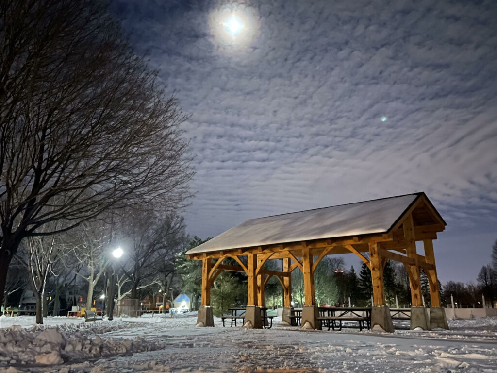 Pavilion in the December moonlight